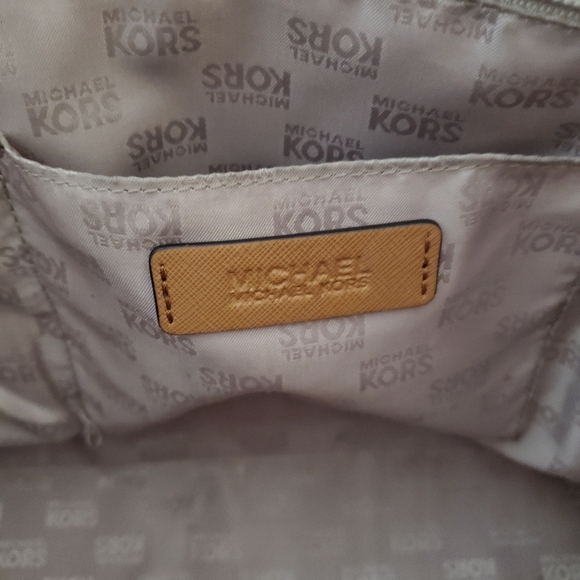 Michael Kors Tote Purse Camel color - Picture 6 of 11